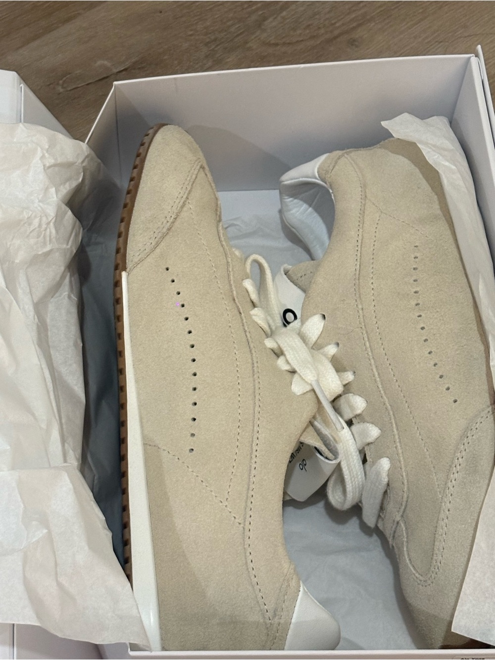 ALO Yoga Women's Suede Low-Profile Sneaker in Beige and White - Picture 4 of 4